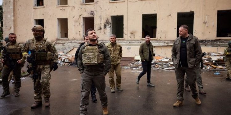 Ukrayna Devlet Başkanı Zelenskiy Harkov'u ziyaret etti