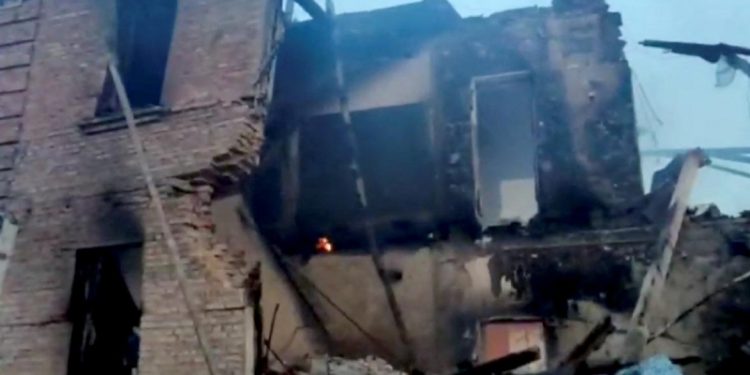 Ukrayna: Onlarca kişi enkaz altında