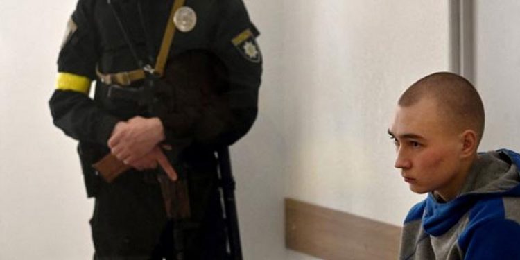 Ukrayna: Savaş suçu işlemekten yargılanan ilk Rus askeri 'af' diledi