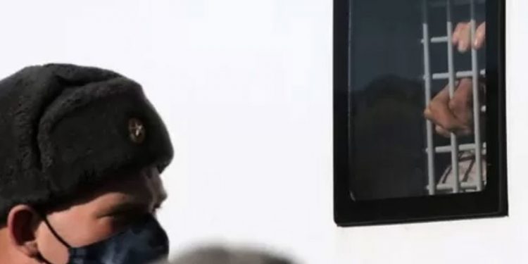 Ukrayna savaşı: Putin yalan haber kanunuyla gerçeklere de mi savaş açtı?