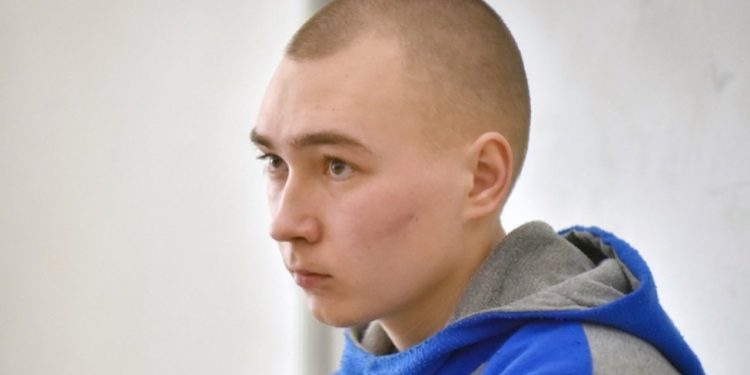 Ukrayna'daki ilk savaş suçları davasında Rus askere müebbet hapis cezası