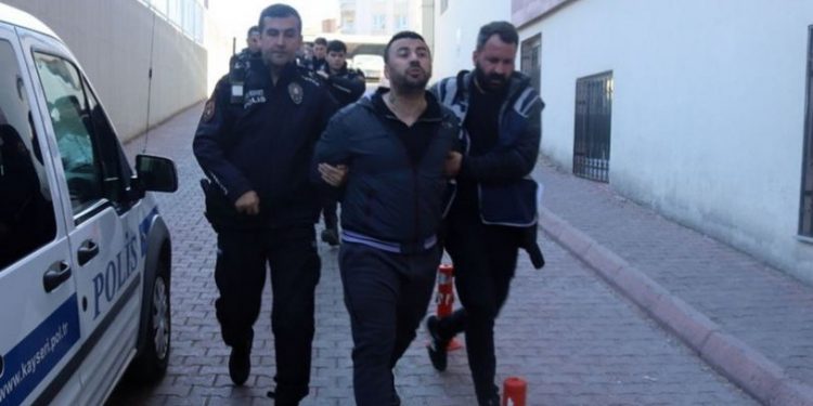 Uyuşturucudan gözaltına alınan şahıs: Artık kimseyi dövemiyoruz, hemen narkotiğe şikayet ediyorlar