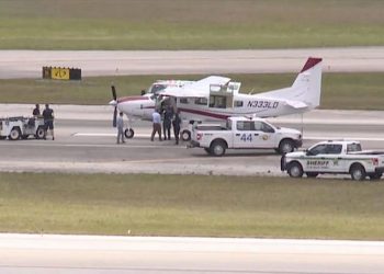 Uçuş eğitimi olmayan yolcu, pilot hastalanınca uçağı sorunsuz şekilde indirdi
