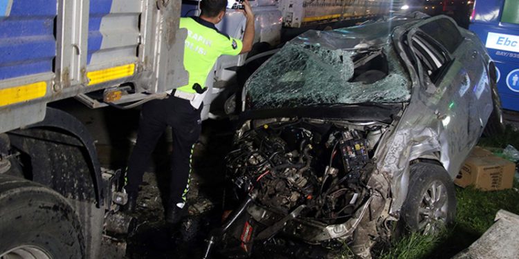 Uşak'ta otomobilin çarptığı 2 üniversite öğrencisi yaşamını yitirdi