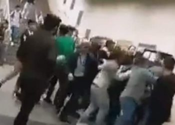 Valilik duyurdu: &lsquo;Metrodaki sigara kavgası&rsquo;nı T&uuml;rk vatandaşları &ccedil;ıkarmış
