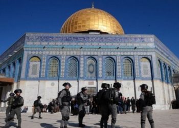 Yahudi yerleşimciler Mescid-i Aksa'da İsrail bayrağı açtı, çatışma çıktı