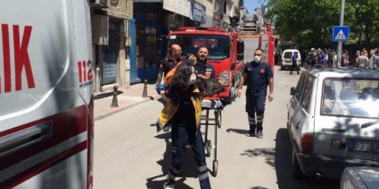 Yangın çıktı, panikle pencereden atlayan kadın öldü