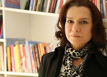 Yazar Aslı Erdoğan Beyin kanaması geçirdi