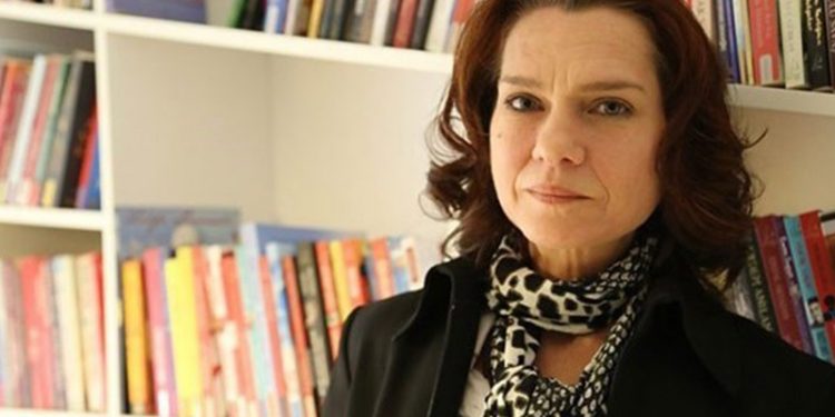 Yazar Aslı Erdoğan Beyin kanaması geçirdi