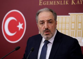 Yeneroğlu: Erdoğan, KHK konusunda değişikliğe gitmek zorunda kalacak