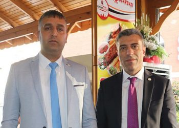 Yenilik Partisi Adana İl Başkanı afiş asarken silahlı saldırıya uğradı