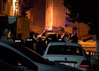 Yolda yürüyen bekçi ile amcasını vurduktan sonra intihar etti