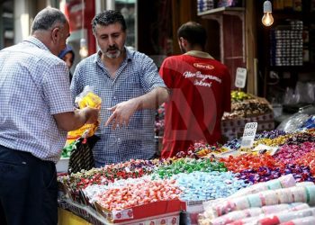 Yurttaş bayram alışverişi yapamadı: Bakan var, alan yok