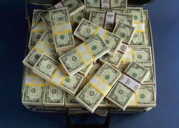 Yurttaş enflasyonun altında ezildi, bankalar bir yılda kazandığını üç ayda kasasına koydu