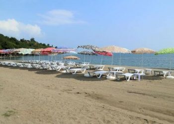 Yurttaşın yasal hakkı olan plajlara erişimi engelleniyor: Fiyatlar asgari ücretle yarışıyor