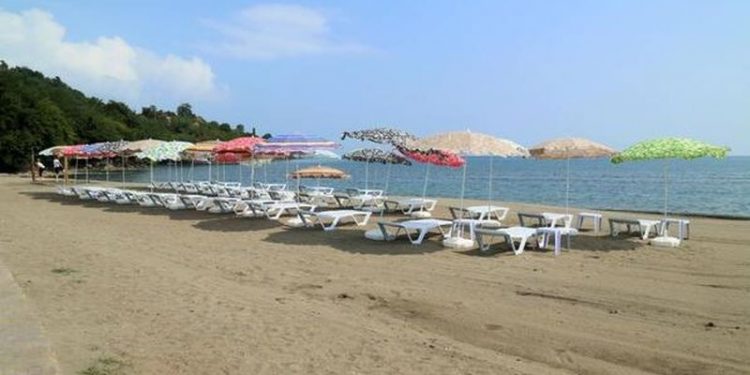 Yurttaşın yasal hakkı olan plajlara erişimi engelleniyor: Fiyatlar asgari ücretle yarışıyor