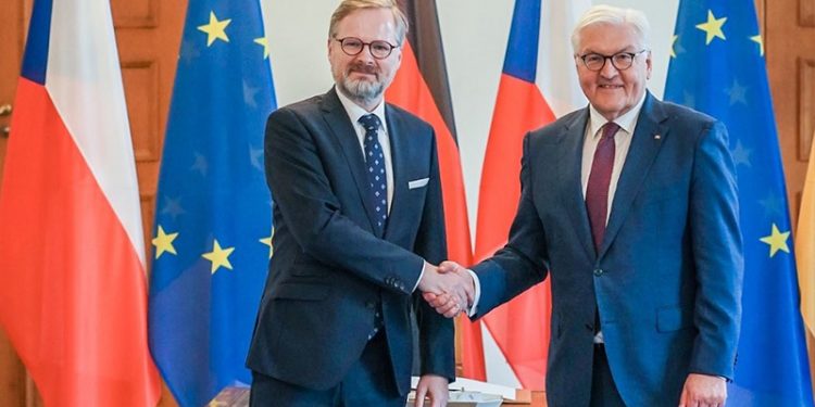 Çekya Başbakanı Fiala, Rus petrolüne uygulanacak ambargoya karşı garanti istiyor