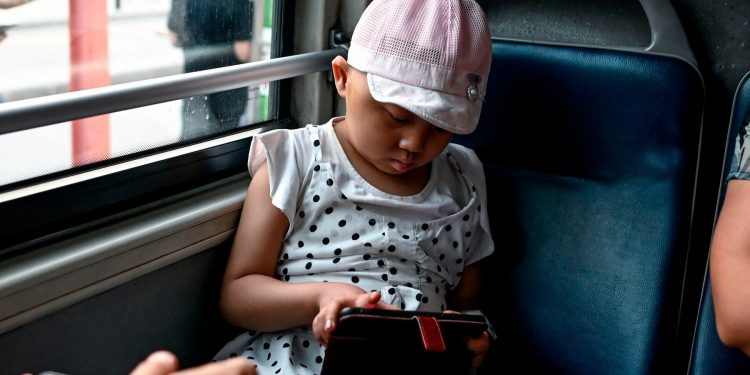 Çin’de 18 yaşından küçüklere sosyal medyada canlı yayın yasağı