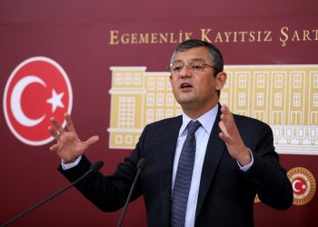 Özel’den ‘dangalaklar’ diyen Turan’a: Tükenmişlik, acizlik göstergesidir