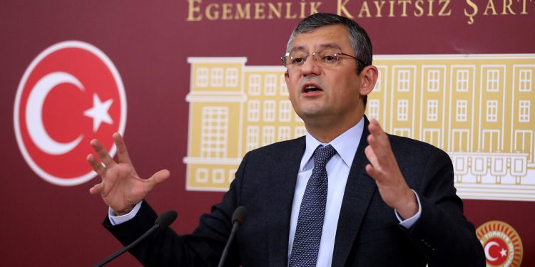 Özel’den ‘dangalaklar’ diyen Turan’a: Tükenmişlik, acizlik göstergesidir