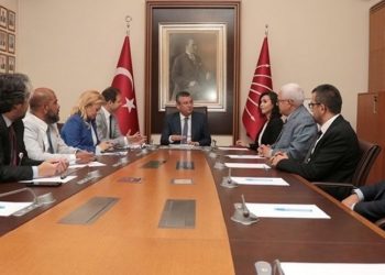 Özgür Özel'den 'sosyal medya' düzenlemesine tepki: Çok sert bir refleks göstereceğiz