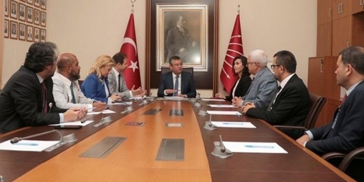 Özgür Özel'den 'sosyal medya' düzenlemesine tepki: Çok sert bir refleks göstereceğiz