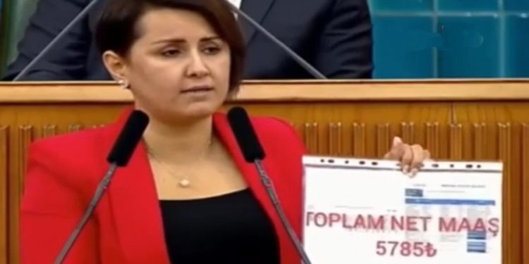 İYİ Parti kürsüsünde konuşan sağlık çalışanına disiplin cezası verildi