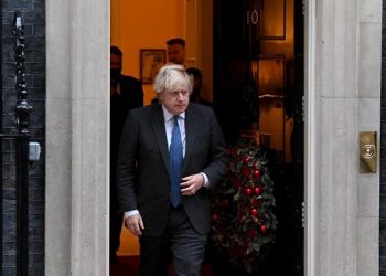 İngiltere Başbakanı Johnson, Covid-19 kurallarını ihlali için bir kez daha özür diledi