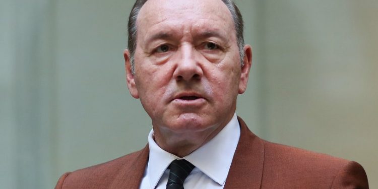 İngiltere, Kevin Spacey için resmi iade sürecini başlatabilir