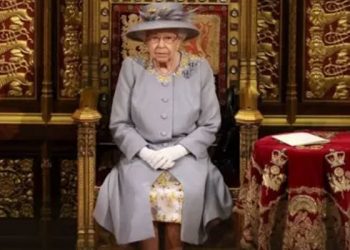 İngiltere'de Parlamento açılışını Kraliçe 2. Elizabeth yerine Prens Charles ve William yapacak