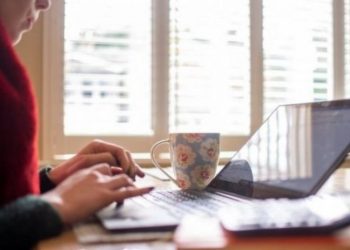 İngiltere'de evde çalışma düzeni için düşük maaş şartlı teklif