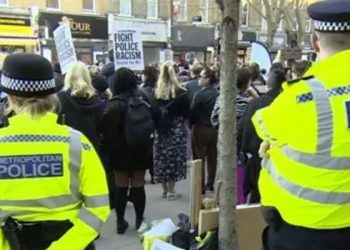 İngiltere'de polisin çıplak aramasına maruz kalan 15 yaşındaki kız çocuğu 'intihara teşebbüs etti'