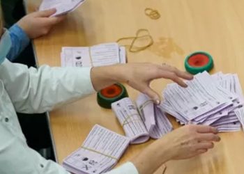 İngiltere'de yerel seçimlerin ilk sonuçlarına göre iktidardaki Muhafazakar Parti'ye destek azaldı