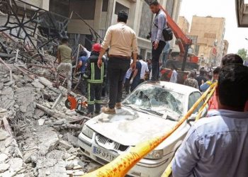 İran’da çöken bina sonrası başlayan gösteriler şiddet eylemlerine dönüştü