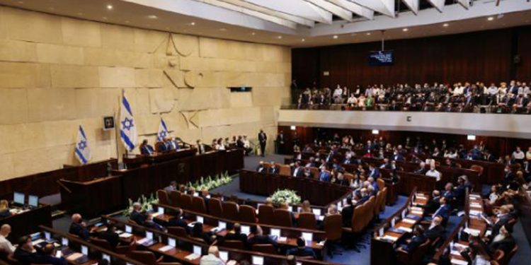 İsrail basını: Filistinli milletvekilinin koalisyona dönmesiyle hükümetin düşme riski kalktı