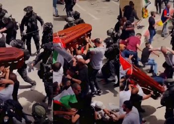 İsrail polisi öldürdüğü gazetecinin tabutunu taşıyan kişilere coplarla saldırdı