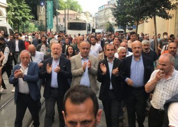 İstanbuul'da HDP'den savaş karşıtı protesto: Çok sayıda kişi gözaltına alındı