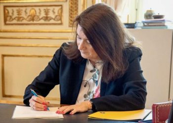 İsveç NATO'ya başvuru belgesini imzaladı