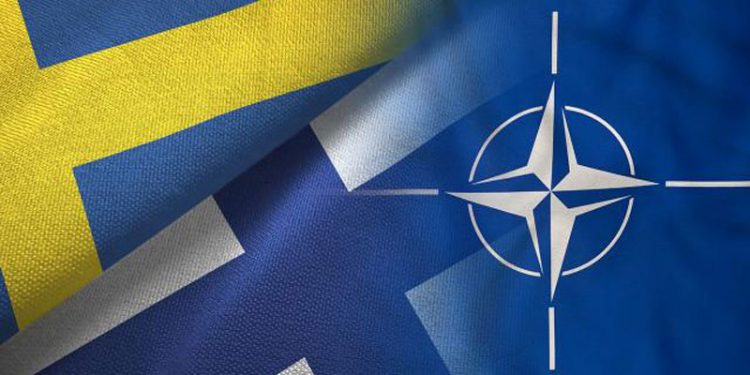 İsveç ve Finlandiya NATO'ya resmen başvurdu