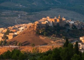 İtalya'da evler 1 euroya satıldı; ABD'liler bölgeye akın etti