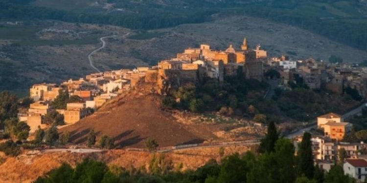 İtalya'da evler 1 euroya satıldı; ABD'liler bölgeye akın etti