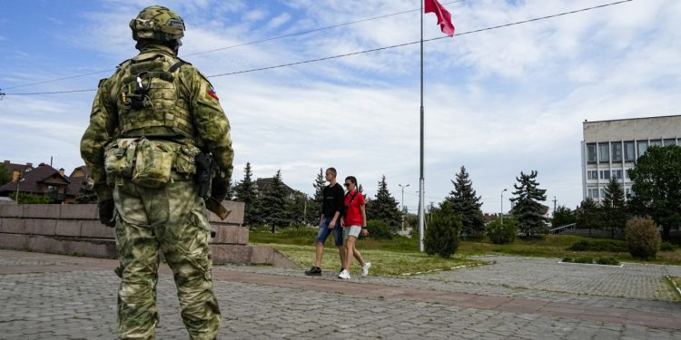 İşgal altındaki Ukrayna bölgesi Herson'a atanan Moskova yanlısı liderler, Rus askeri üssü istiyor
