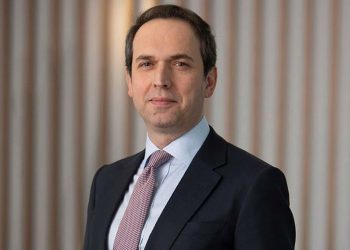 ‘Beş maaş alan bakan yardımcısı korkunç bir paranın kontrol noktasında’