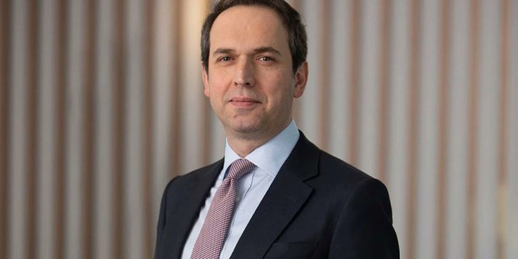 ‘Beş maaş alan bakan yardımcısı korkunç bir paranın kontrol noktasında’