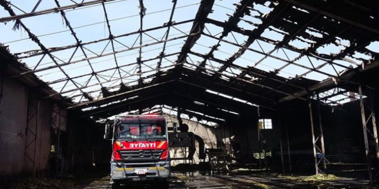 ‘Kuşum kaçtı’ diyerek eski eşinin çalıştığı fabrikayı yaktı 