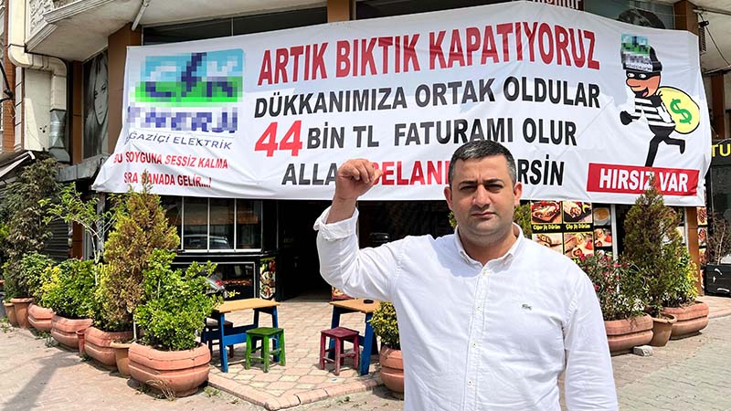 İşletmesine 44 bin lira elektrik faturası gelen esnaf 'hırsız var' pankartı astı, 'kapatıyoruz' dedi