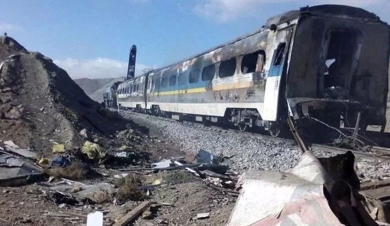 İran'da tren raydan çıktı: En az 17 ölü, 30 yaralı