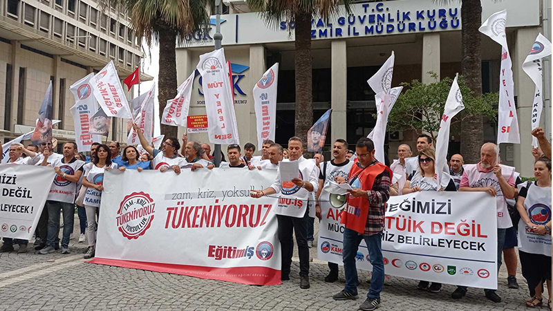 İzmir'de TÜİK protestosu: Sayıları milyonları aşan kamu emekçileri, çocuğunun cebine koyamadığı harçlığın hesabını sandıkta AKP’ye soracaktır