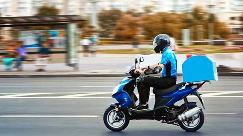 İzmir'de motokuryeler akaryakıt zamlarını protesto etti