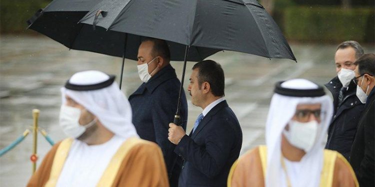 59 milyar dolar örtülü satış: Rezervleri tüketen Merkez Bankası'nın umudu Körfez'de